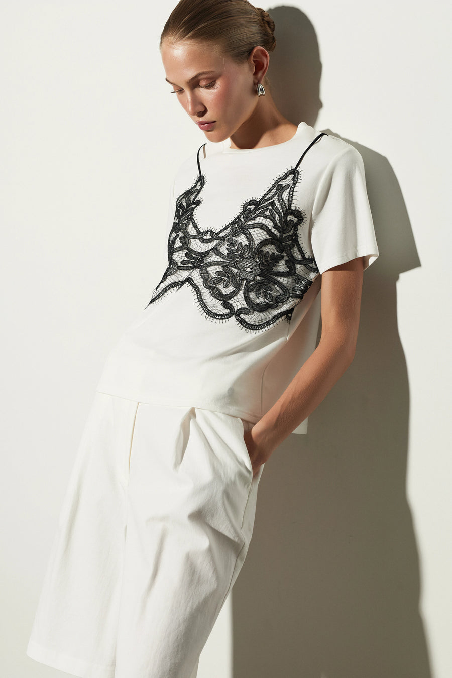 T-shirt with applique lace