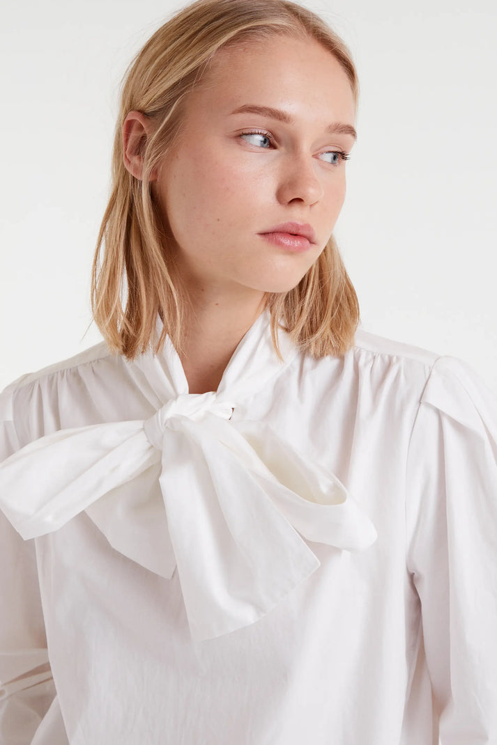 Cotton shirt with bow - White