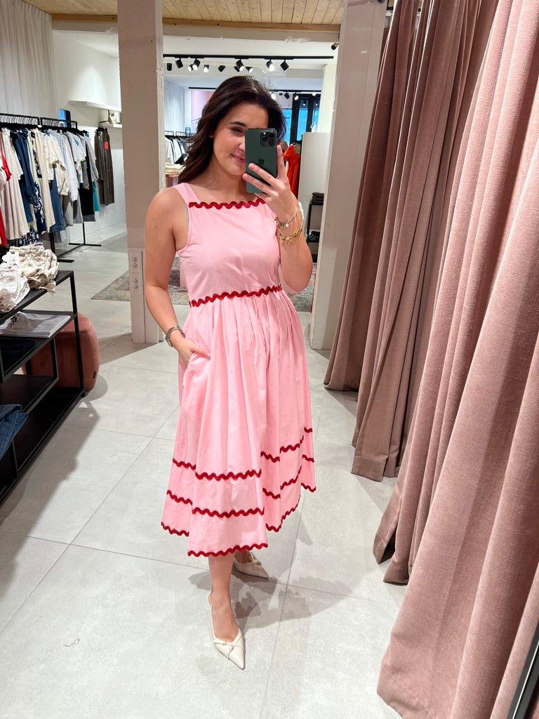 Pink picunela midi dress