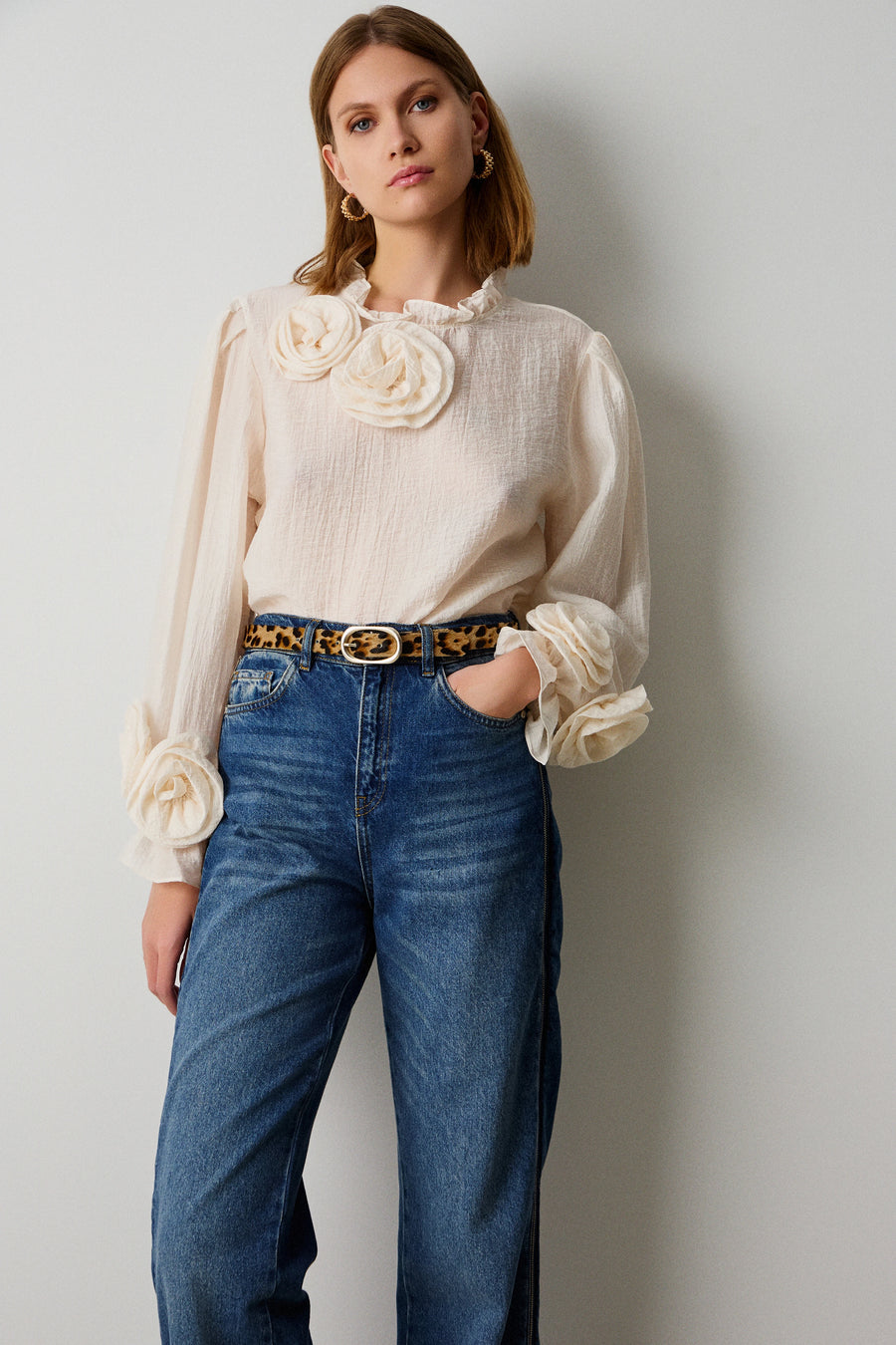 Long sleeves blouse with applique flowers