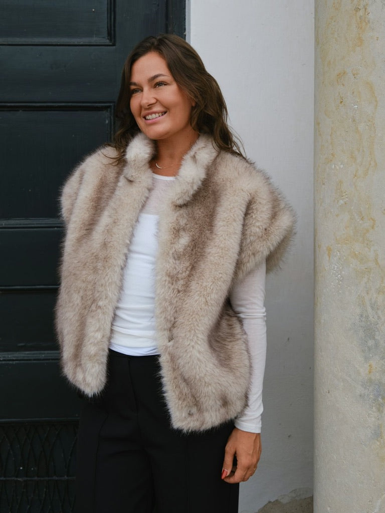 Kevini Faux Fur Vest