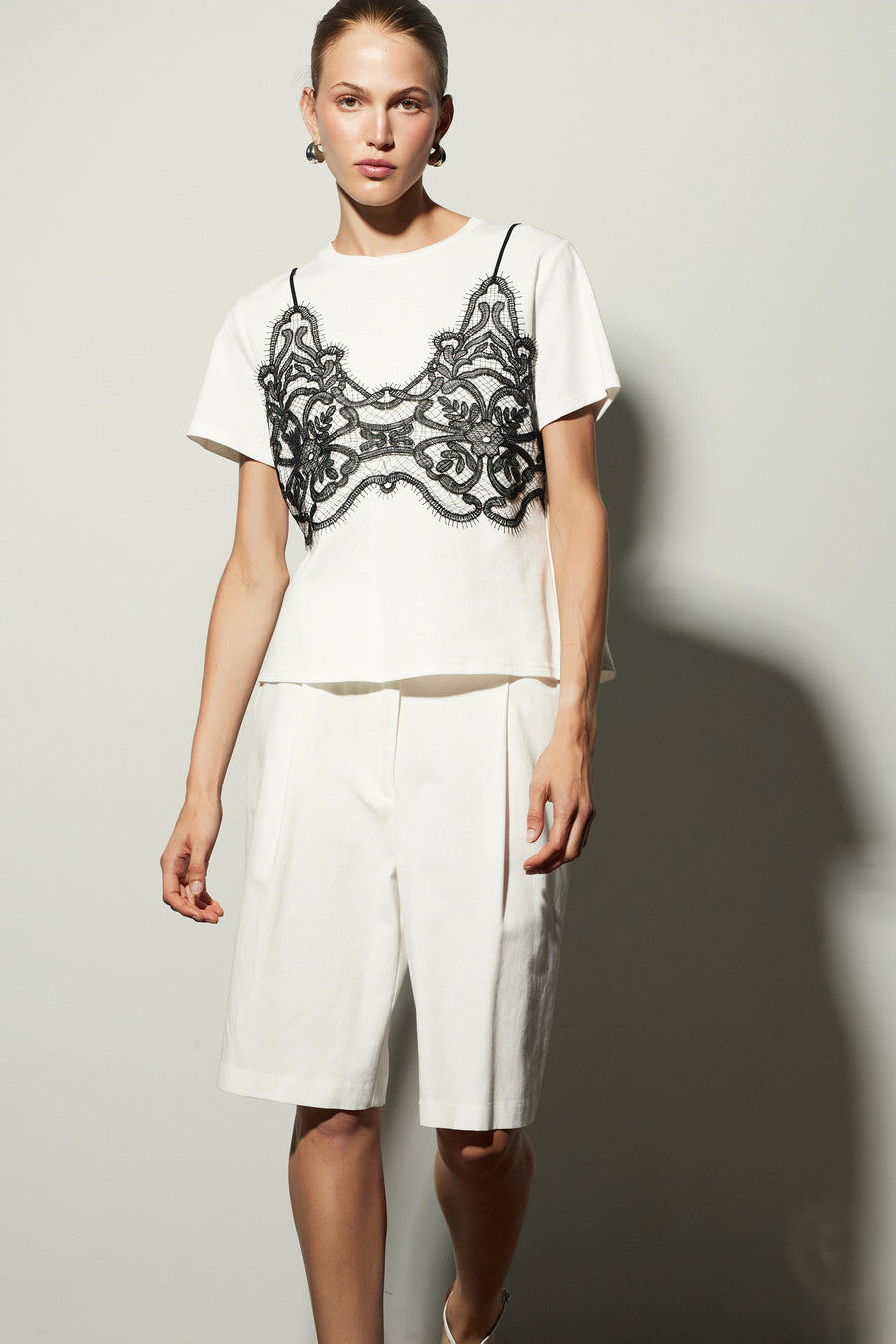 T-shirt with applique lace