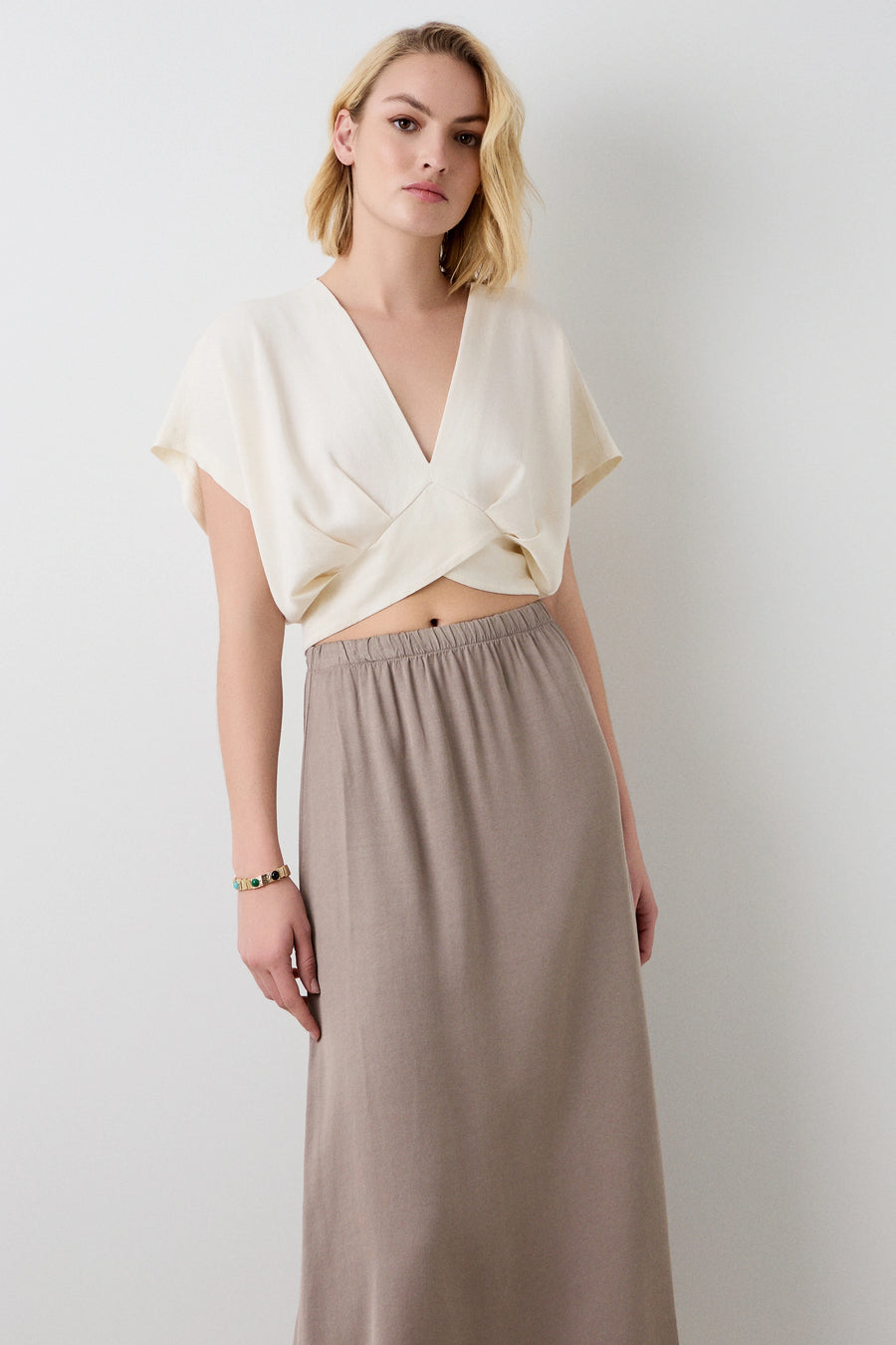 Crop top with short sleeves and pleats creme