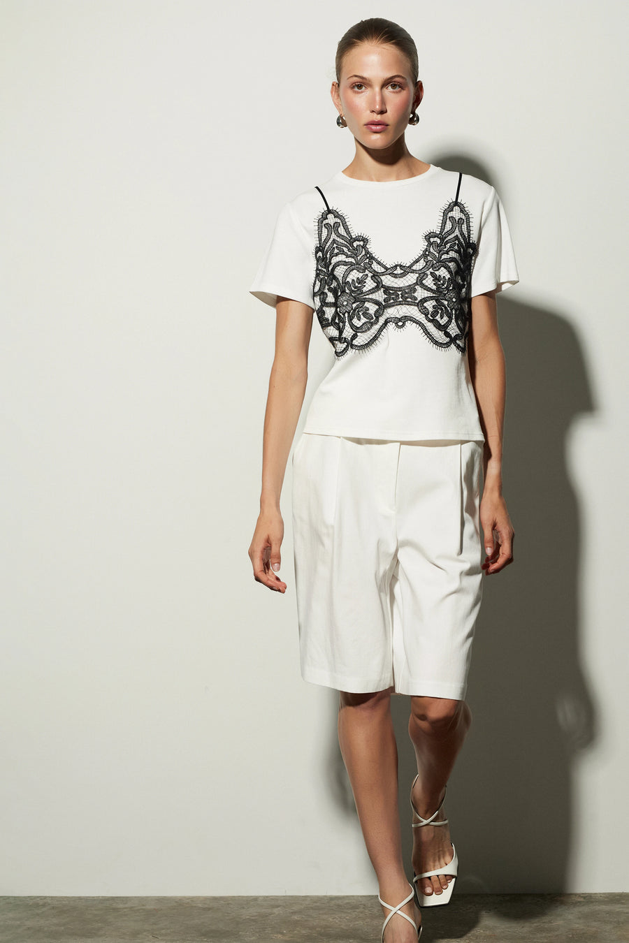 T-shirt with applique lace