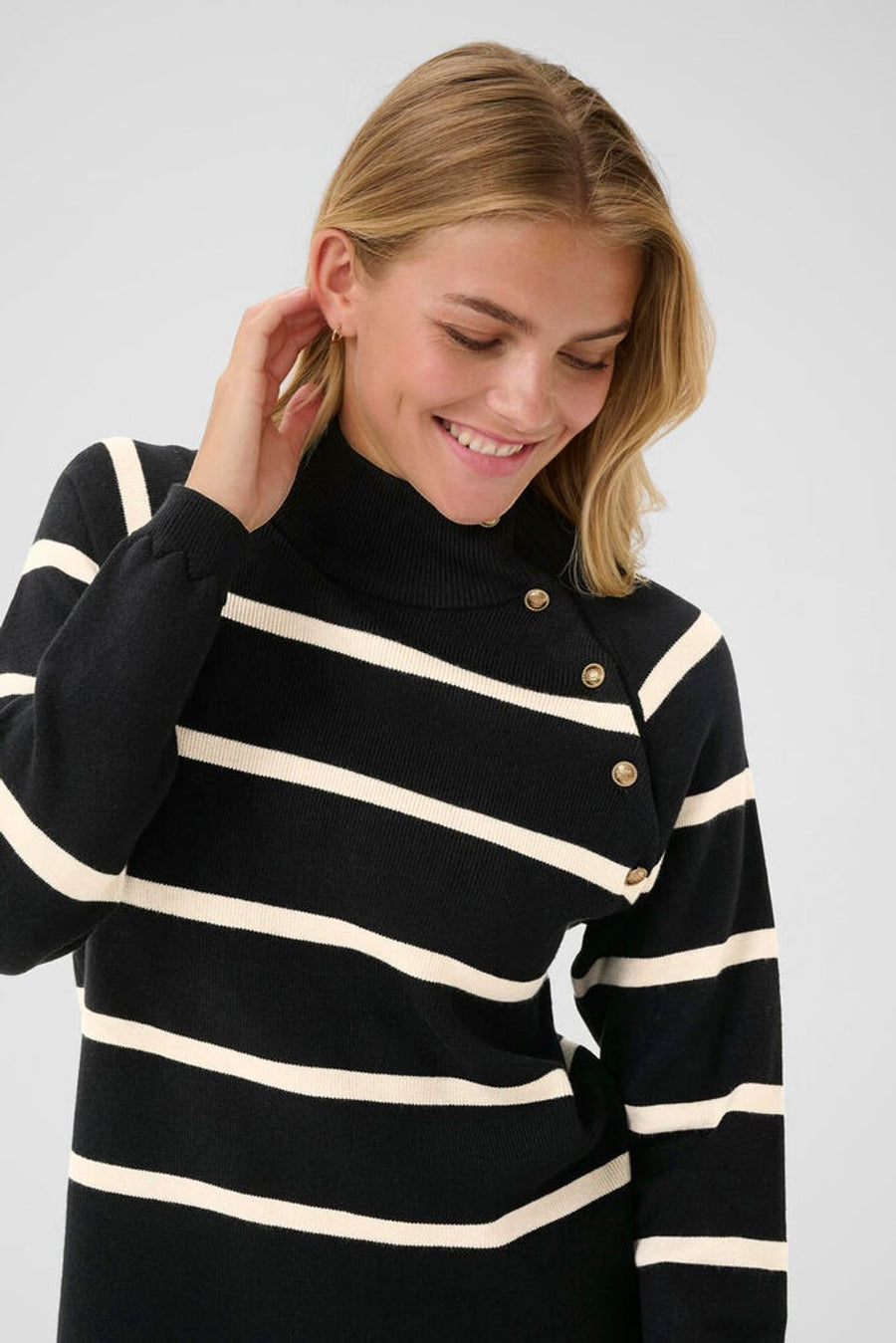 CRDela Button Pullover - Black